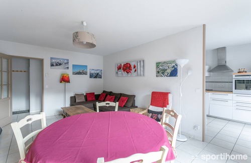 Guillestre Apartment | New apartment, near the ski resorts, due south, beautiful view of Risoul.