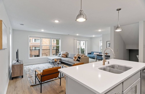 Uptown Apartment | New! Beautiful Minneapolis Home