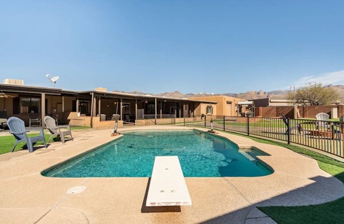 Tanque Verde House | *NEW* Beautiful Private Desert Retreat! Gorgeous! Hot Tub and Pool!