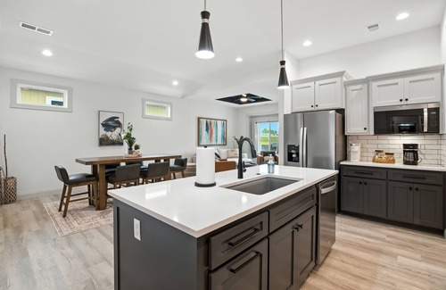 Lawrence House | NEW! Brand New Cool Comfy Lawrence Retreat