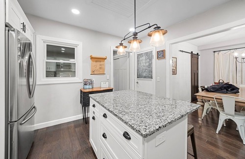 Cloquet House | New! Bright Beautiful Farmhouse on Oak