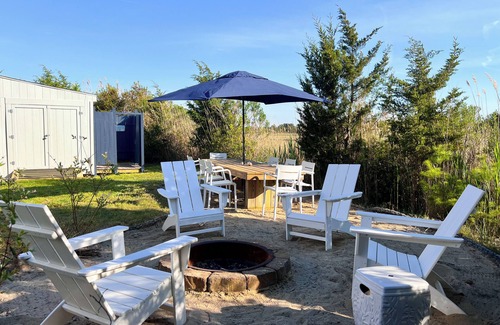 Coffeyville House | New Broadkill 2BR Fully Renovated Cottage Retreat; Dock Access and Bay Views