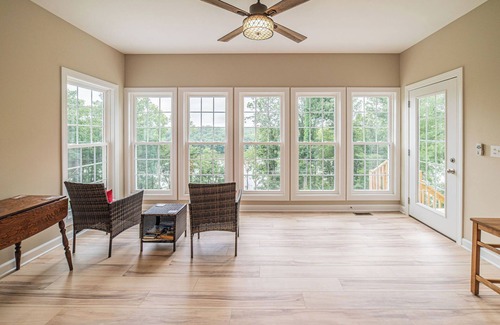 Almo House | New Build! Bayview- Private dock in quiet cul-de-sac. 20 minutes to Murray State