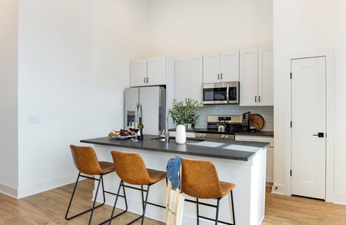 Nashville House | New Build Condo Walk to Dining, Nightlife & Music Near Midtown | The Heights