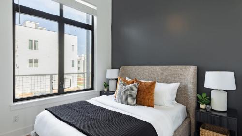 Nashville House | New Build Sleeps 12 2 Condos in Scenic Bluffside Minutes to Downtown