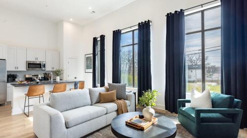 Nashville House | New Build Sleeps 12 2 Condos in Scenic Bluffside Minutes to Downtown