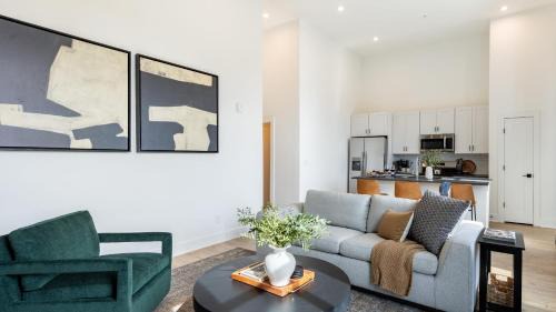 Nashville House | New Build Sleeps 12 2 Condos in Scenic Bluffside Minutes to Downtown