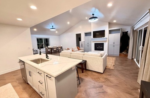 Helper Cabin | New Cabin Steps from Scofield Reservoir—Adventure-Ready & Stylish