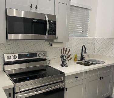 Barbican Apartment | New Central 2 bed 2 bath Apartment with pool