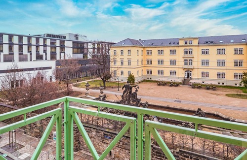 Friedrichstadt Apartment | NEW/Central/Balcony/WIFI/Parking/Netflix/Nespresso