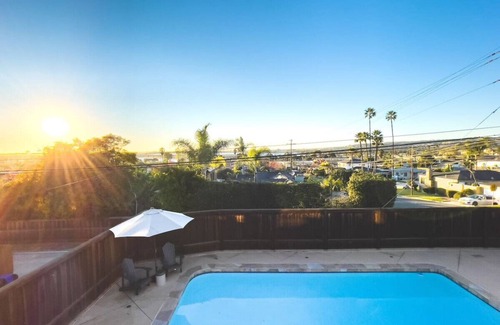 Bay Park House | NEW - Central coastal home - Ocean views and pool