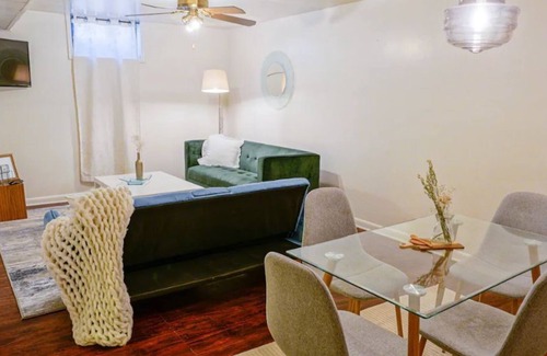 Twin Lakes House | NEW centrally located garden-level getaway