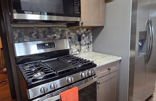 Montrose Cottage | NEW! Charming 2-3 bedroom cottage with AC in the heart of Montrose.