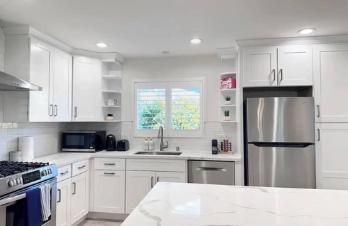Castro House | NEW! Charming Oasis In Central Silicon Valley ~4beds~ beautiful backyard~