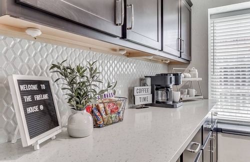 Edmond House | New! Chic & comfortable home in central Edmond w/two King rooms/yard/EV charger!