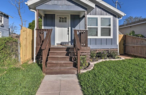 Galveston Cottage | NEW! Chic Galveston Cottage < 2 Miles to Seawall!