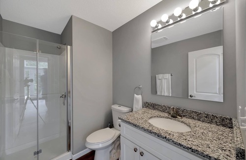 Lakeview Condo | New condo next to Indian Lake with plenty of parking and a new W/D
