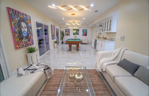 Los Angeles House | New construction, 2 1/2 stories , roof top , 3 outdoor area for entertainment,