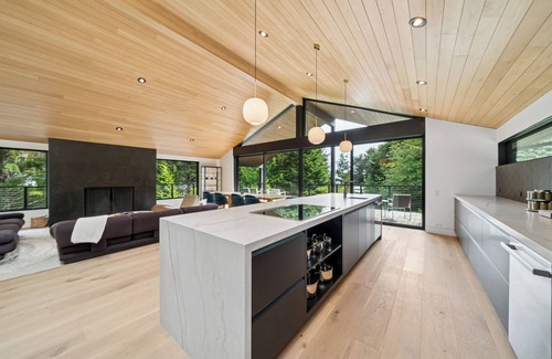 Neahkahnie Beach House | New contemporary spacious home near Manzanita Beach