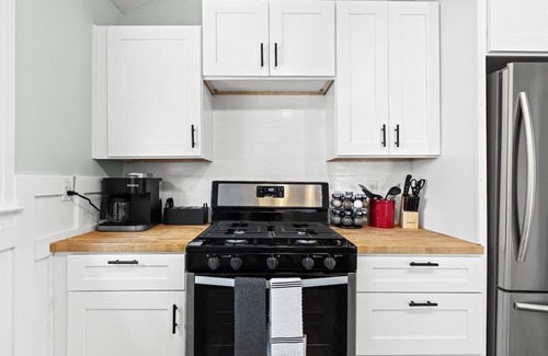 New Baltimore House | New! Cozy 2BR near Lake at Anchor Bay