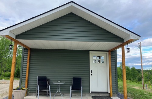 Oakland Cabin | NEW Cozy Cabin located in Oakland tucked away in a peaceful wooded scene.