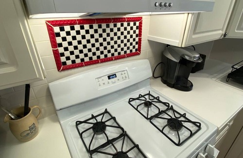 Baldwin City House | New! Cozy Cottage Just Blocks From Baker Campus