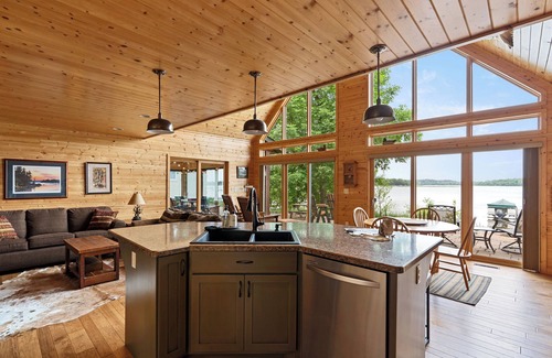 Breezy Point Cabin | New- Cullen Cove|Family Friendly|Swimming|Kayaks