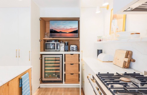 Austin House | *NEW* DOWNTOWN HOUSE | HEATED POOL | HOT TUB | Ping Pong | 10 Beds