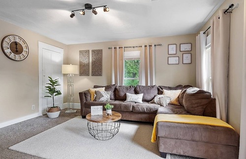 Laconia House | New! Entire unit Lakes & Mountains nearby.