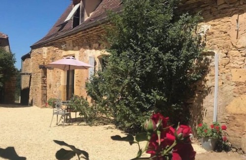 Coux-et-Bigaroque-Mouzens House | New for 2025. Beautiful 17C Stone Farm, 6 Bed, private pool set in 11 in acres.