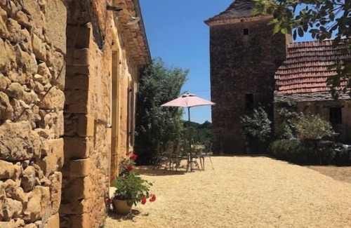 Coux-et-Bigaroque-Mouzens House | New for 2025. Beautiful 17C Stone Farm, 6 Bed, private pool set in 11 in acres.
