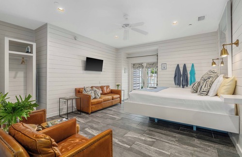 Fairhope Hotel | NEW! Fairhope’s most unique and spacious . Families, couples and pet friendl