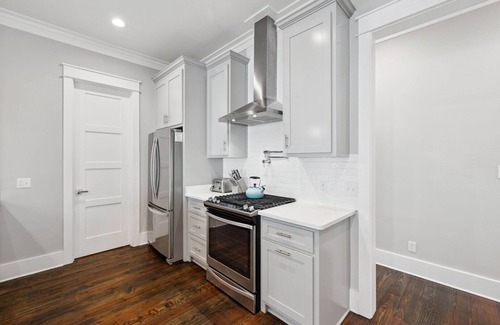 Greenway Park House | NEW! Fall Break OPEN 4 BR, Pool, Bikes & close to shopping & beach