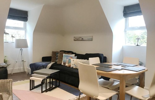 Boscombe Apartment | New Family Apartment Walking Distance to the Beach