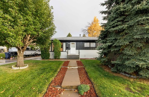 Great Falls House | NEW Family friendly Chic Home in Skyline Area