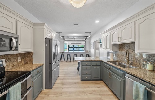 Thomas Drive House | NEW! Family Retreat - Pickleball, Bball, Pool, Game Rm, Bunk Rm, Beach 1.4 mi