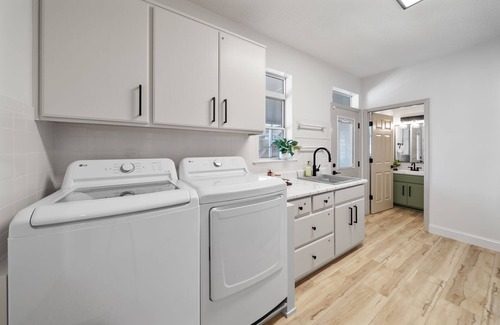 Thomas Drive House | NEW! Family Retreat - Pickleball, Bball, Pool, Game Rm, Bunk Rm, Beach 1.4 mi