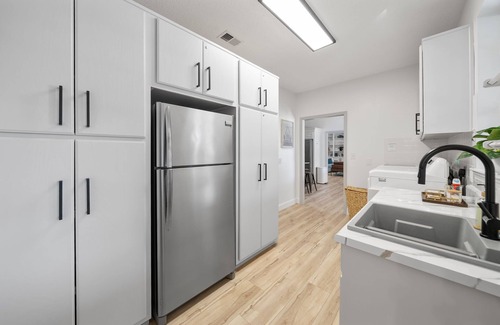 Thomas Drive House | NEW! Family Retreat - Pickleball, Bball, Pool, Game Rm, Bunk Rm, Beach 1.4 mi