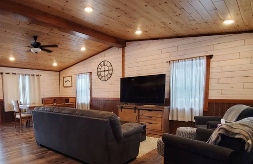 Seeley Lake House | New Farmhouse Chic Cabin - Minutes from Lakes, Rivers, & Recreation - Sleeps 6