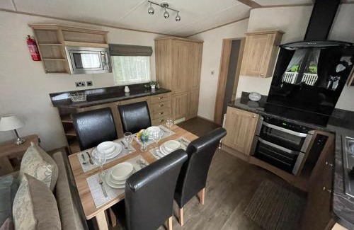 New Forest District Other | New Forest 2-Bed Premium Holiday Home, Hoburne Bashley Holiday Park,New Milton, Park Leisure Pass at an additonal cost
