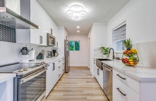 Croissant Park House | NEW! Fox Private Resort- Near Downtown & Beach