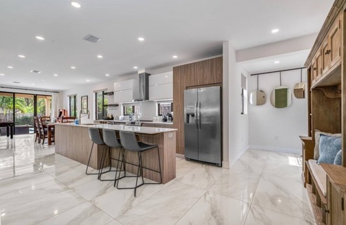 Croissant Park House | NEW! Fox Sonata Downtown Pool House