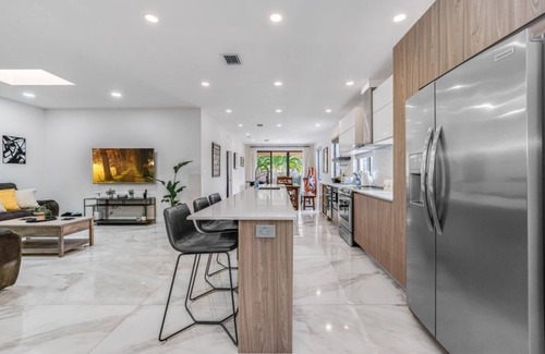 Croissant Park House | NEW! Fox Sonata Downtown Pool House