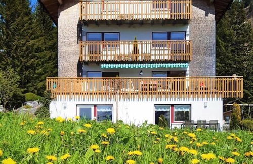 Schroecken Apartment | New, free WiFi, garden, lawn, playground, beautiful mountain backdrop,