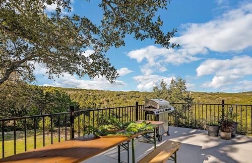 New Braunfels House | NEW Gorgeous Home With Hot Tub 5min From the River