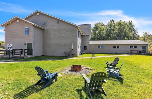 Waterford Township Apartment | NEW! Green Goose Lodge - Studio Apt Sleeps 4