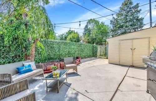 Anchorville House | NEW! Grosse Pointe/Detroit 3BR | Sleeps 8 | Yard