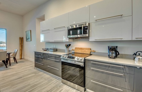 Mariner House | NEW - Heated Pool & Spa - Lake - Western Exposure