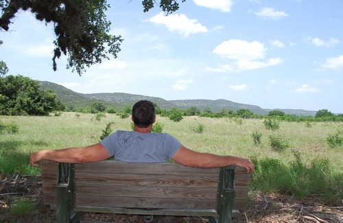 Uvalde Cabin | NEW! Hideaway Cabin 3-Bedroom - Pets Allowed