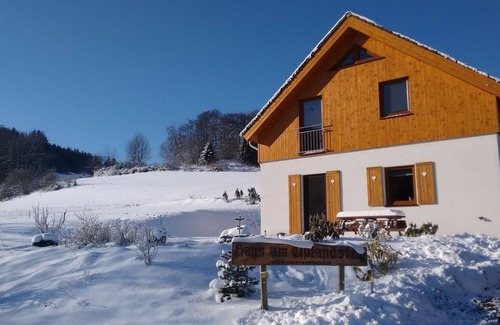 Neerdar Ski Chalet | New holiday home, near the forest with fantastic views, near Willingen